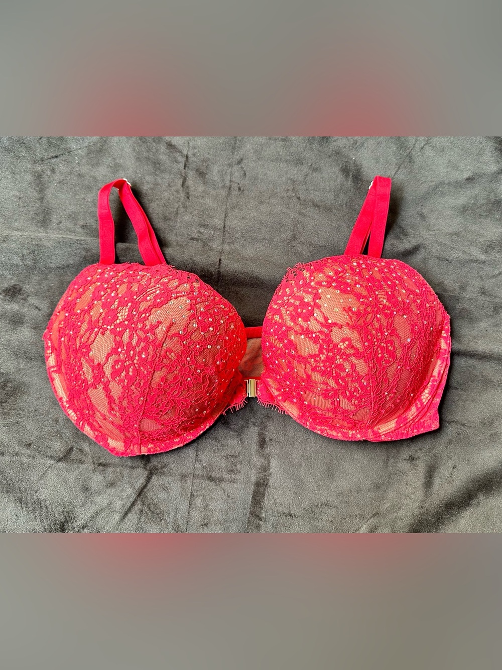 Victoria’s Secret very sexy push-up bra with a front fastening red color size 36